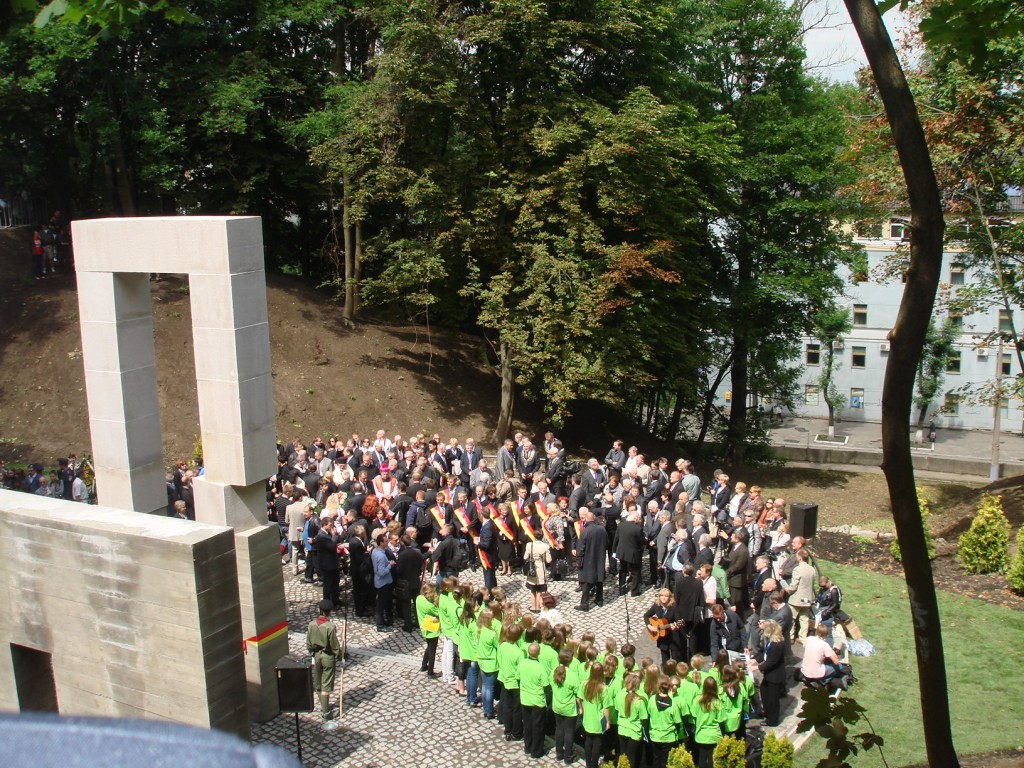 Odsloniecie Pomnika na Wzgorzach Wuleckich02.jpg